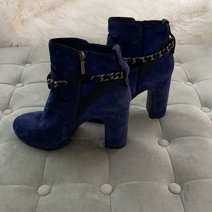 Last chance to buy TODAY! NWOT Karl Lagerfeld Suede navy booties US10
